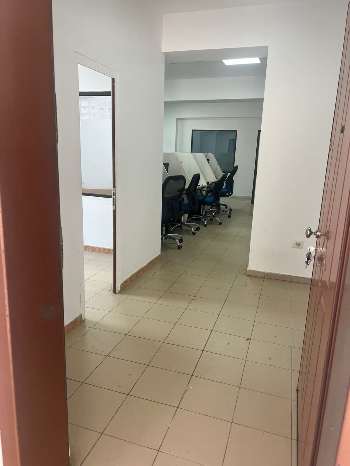 Jepet me qera zyre tek Pazari i Ri.
