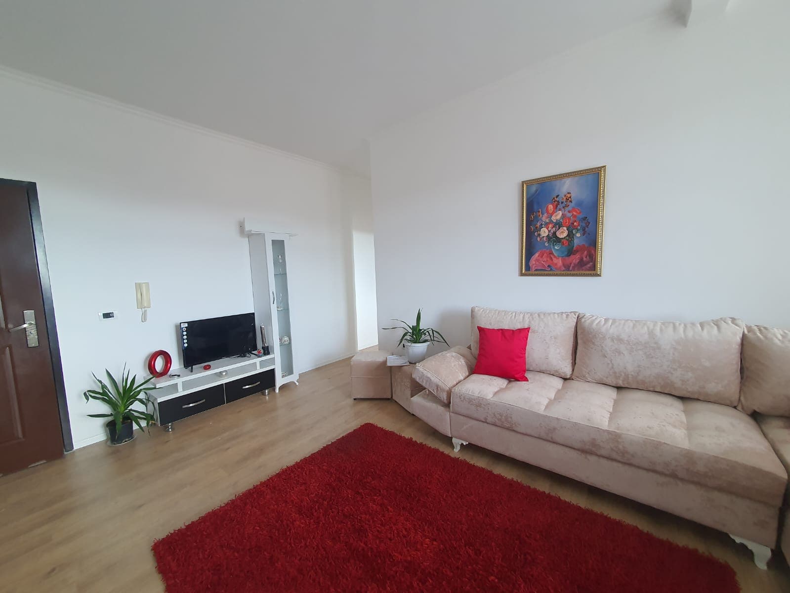 Shitet apartament 2+1 Yzberisht 2