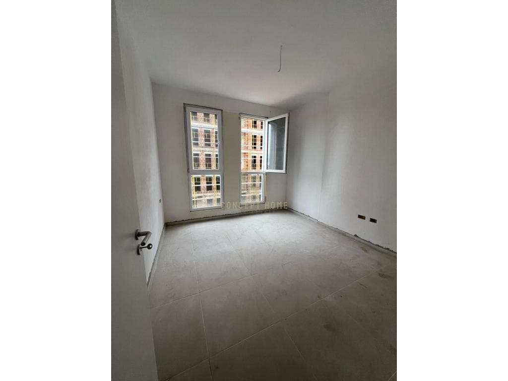 Shitet apartament 1+1 Univers City 2