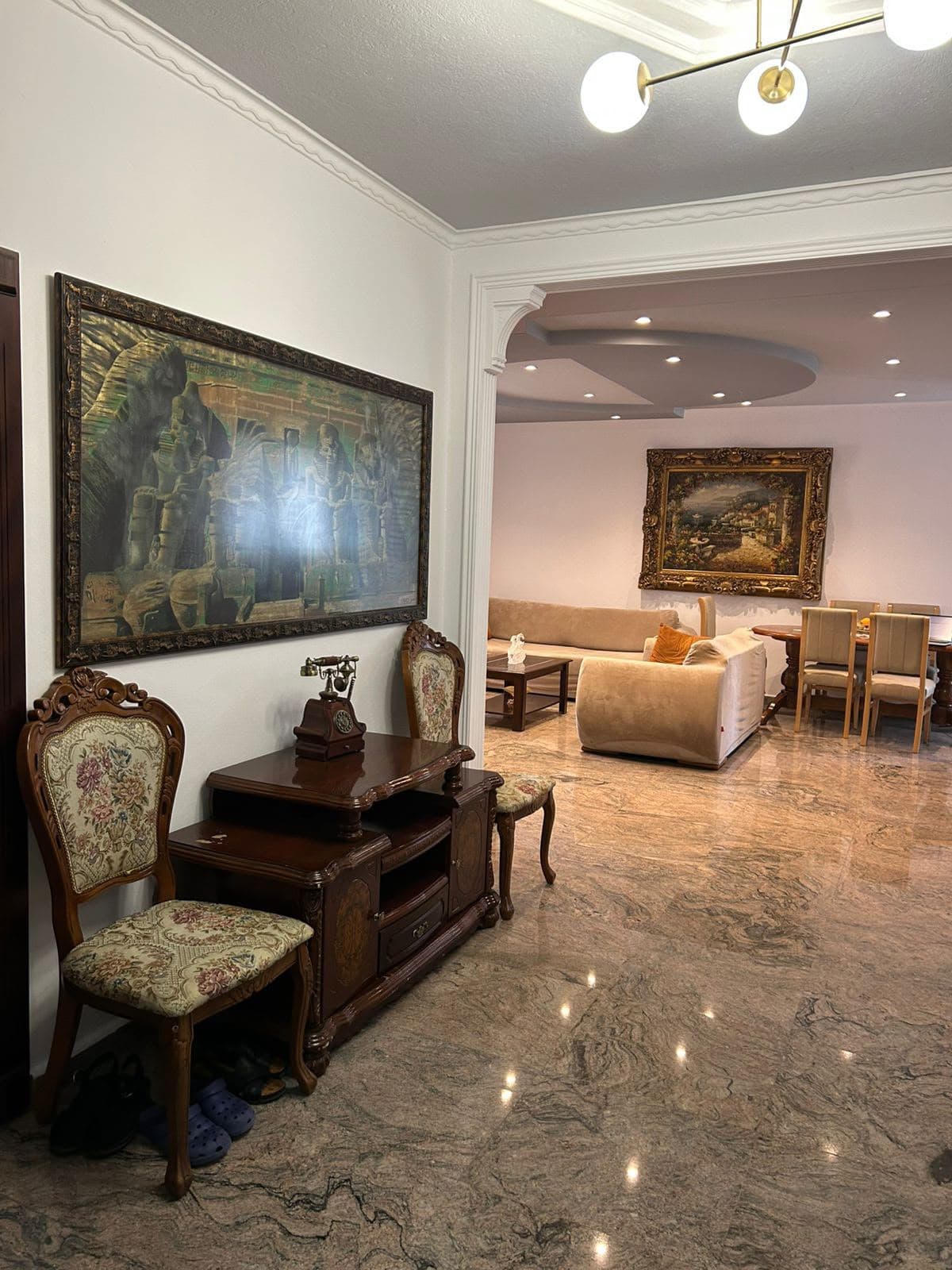 Jepet me qera apartament 2+1 tek Bulevardi Zogu 1 2
