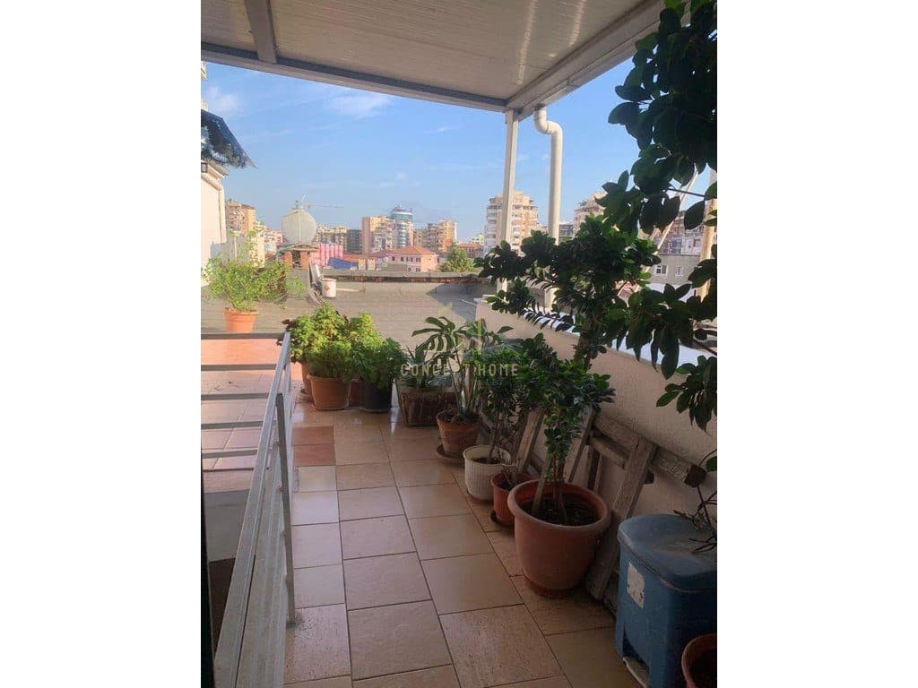 Jepet me qera apartament 3+1 tek pazari i ri 4