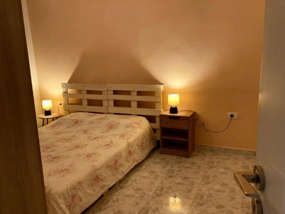 Jepet apartament me qera 1+1 ne Vasil Shanto 4