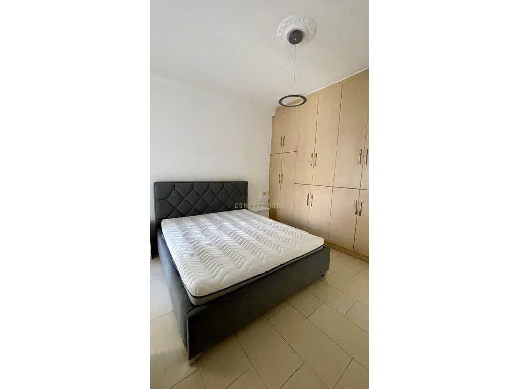 Jepet me qera apartament 1+1 ne Qender. 4