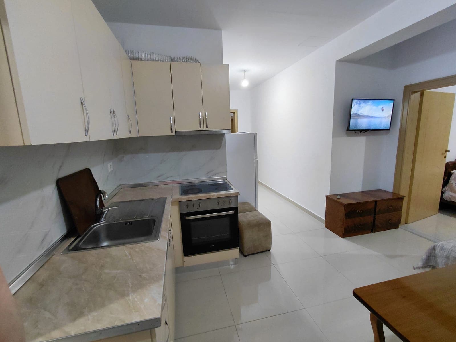 Jepet me qira Apartament 1+1 Tek Rruga “5 Maji” 2