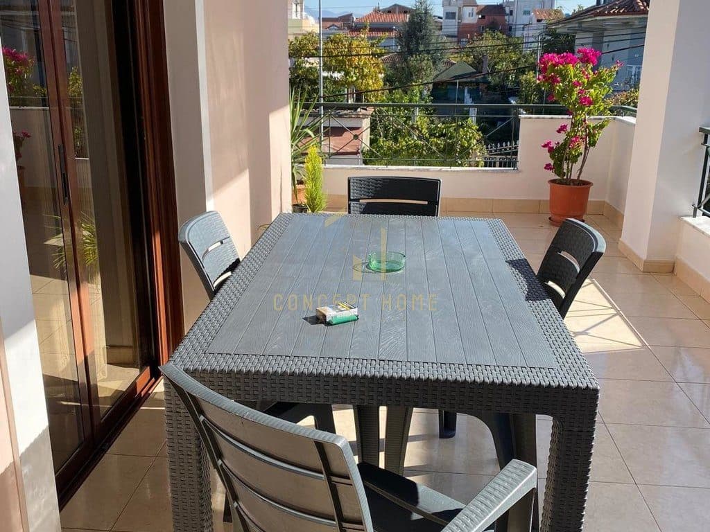 Vilë 3+1 Me Qira në Laprakë, Tiranë - 900€ | 505 m²