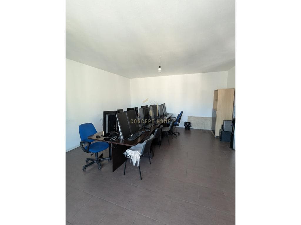Jepet ambient biznesi me qera tek Zogu I Zi/800€ 4