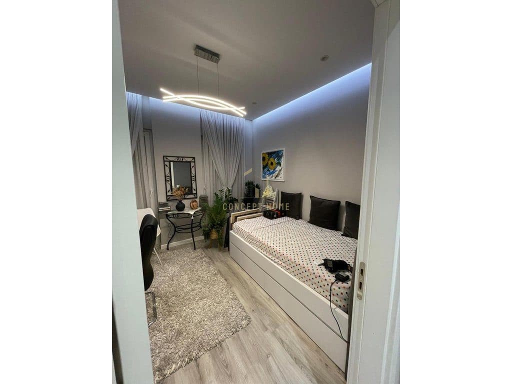 Shitet apartament 3+1+2 ne Kinostudio 3
