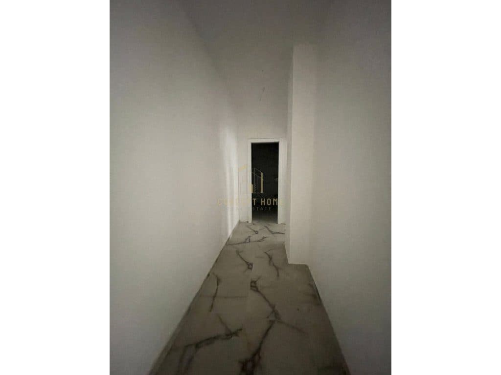 Shitet apartament 2+1+2 + post parkimi tek Liqeni Thate