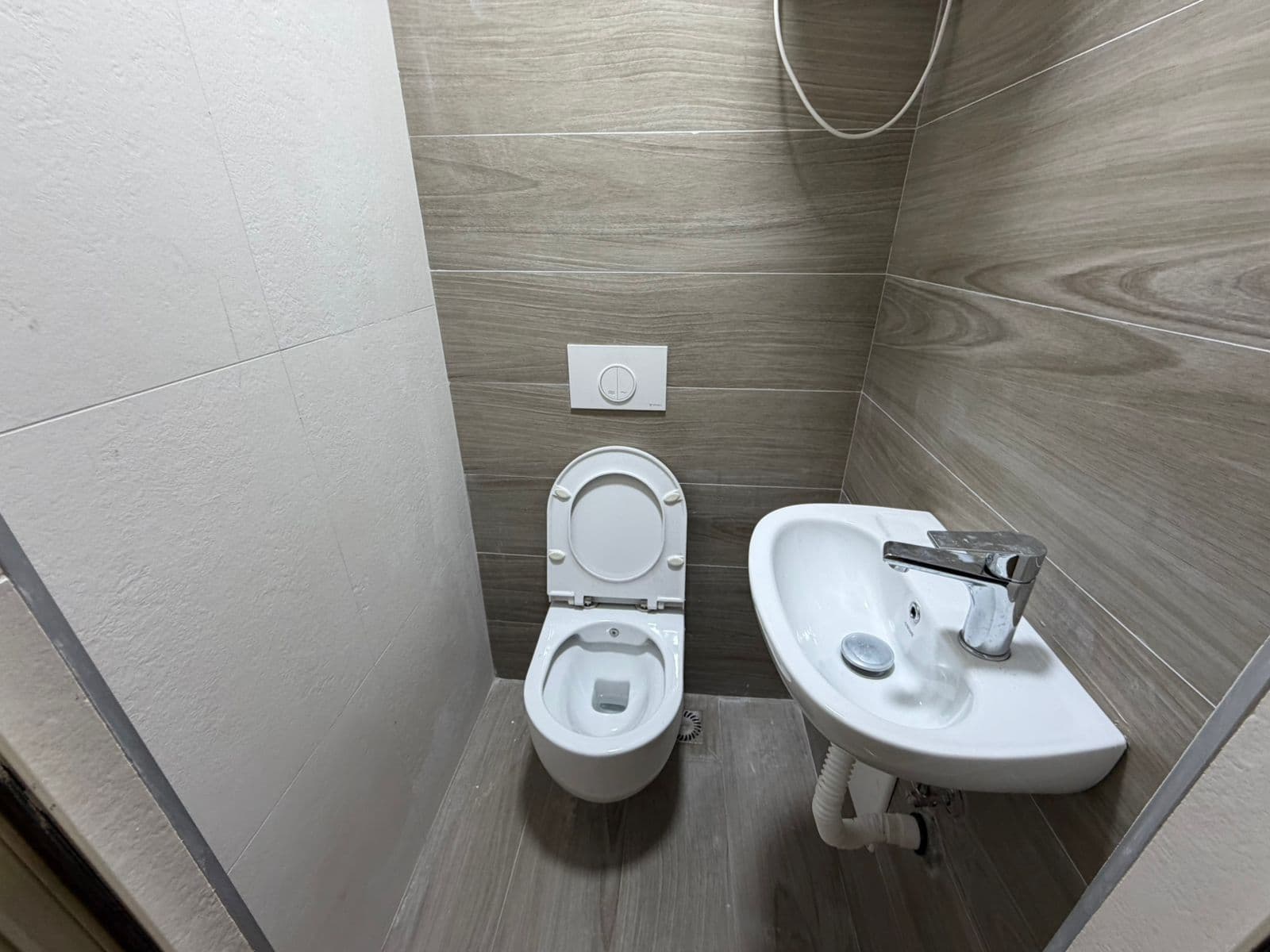 Jepet me qera Dyqan tek Sheshi Willson, Tiranë - 40.000 leke/muaji | 20 m² 3