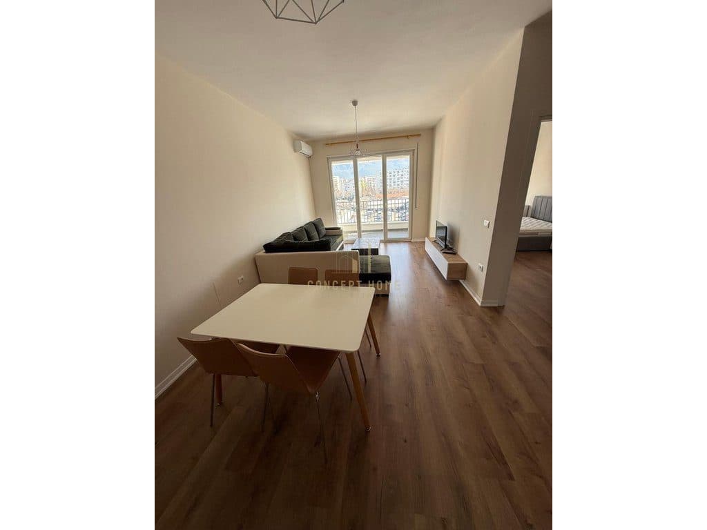 Jepet me qera Apartamenti 1+1 ne 5 3