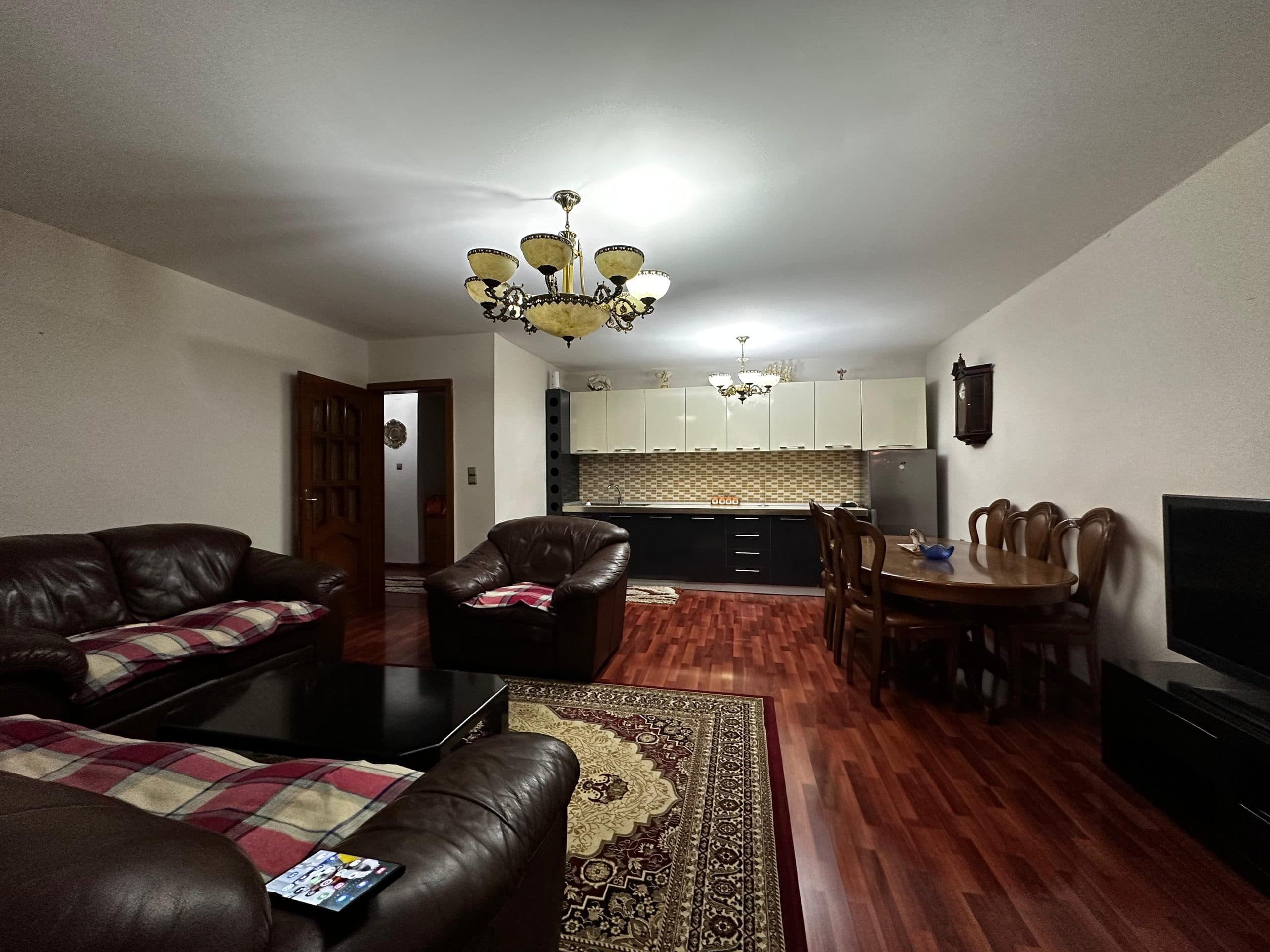 Jepet me qera apartament 2+1 ne Bulevardi Zogu i Pare