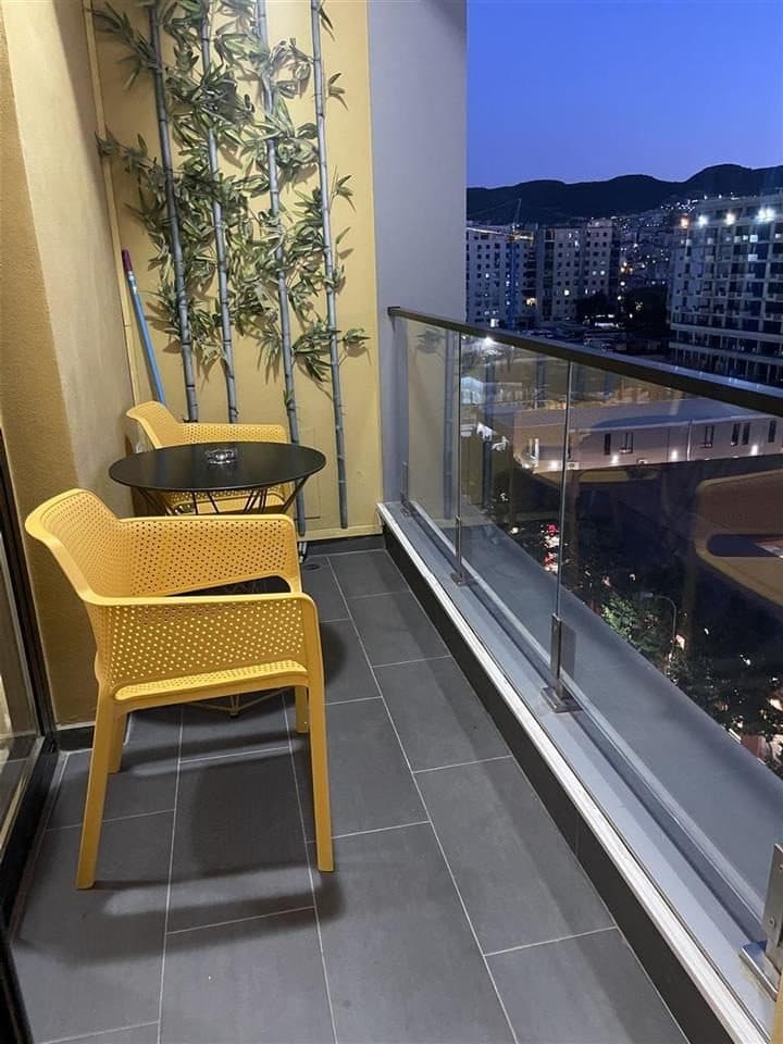 Jepet me Qira apartament 1+1 te Square 21 / 800euro 2