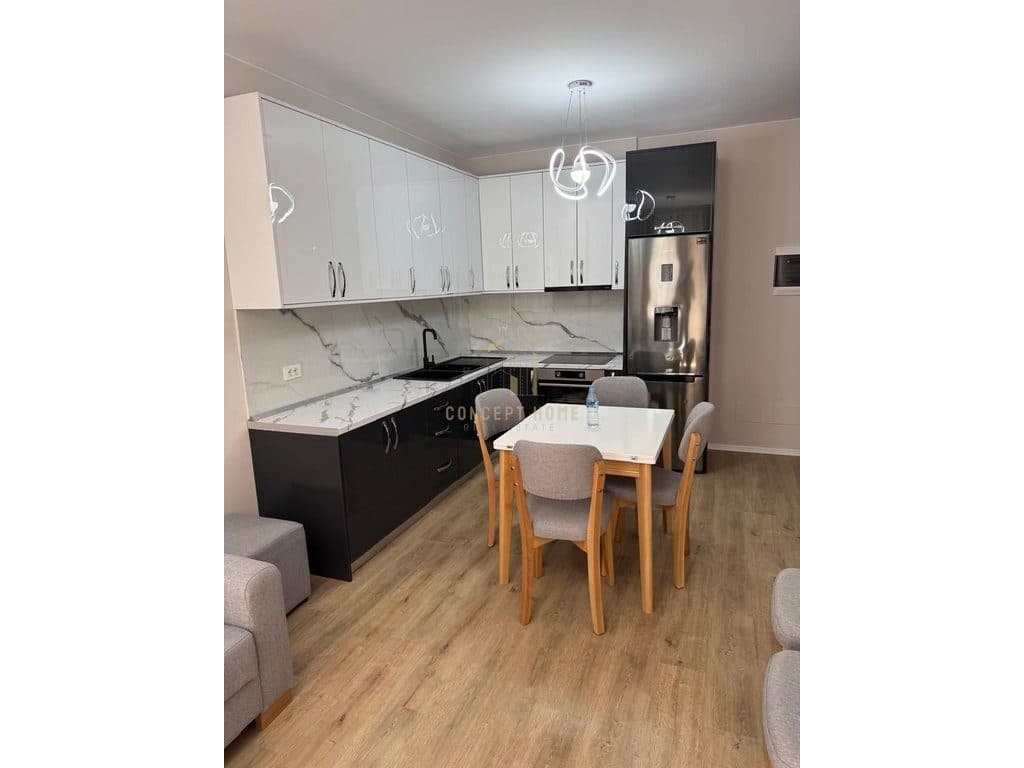 Jepet me qira apartament 2+1 tek Univers City