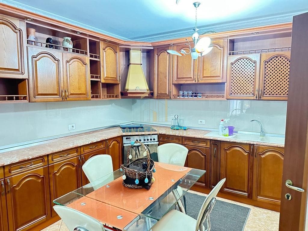 Jepet me qera apartament 2+1+2 tek 3