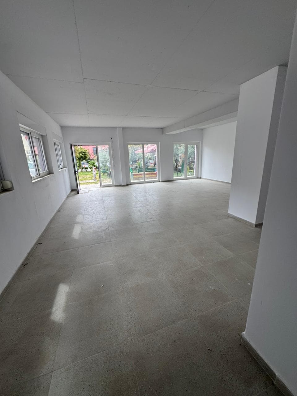 Jepet me qera ambient tek Rezidenca Mangalem 21 Siperfaqe: 85m2 Kati i 0