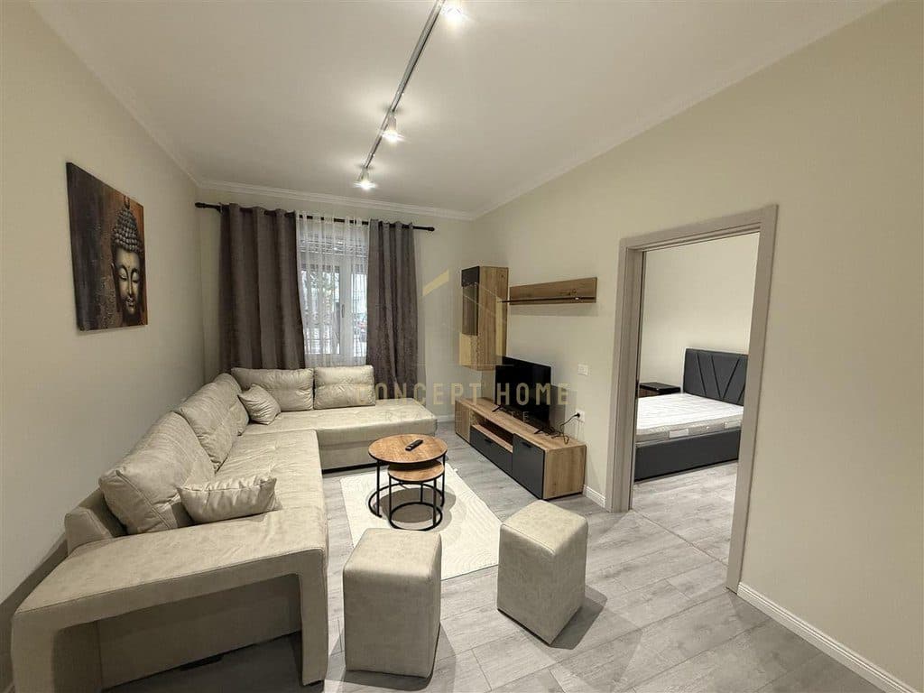 Jepet me qera Apartament 1+1 ne Komune te Parisit. 3