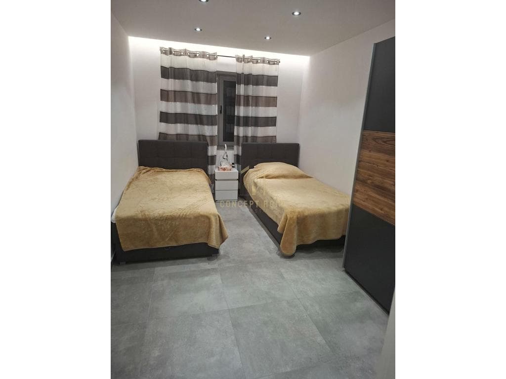 Jepet me qera apartament 1+1 tek 4