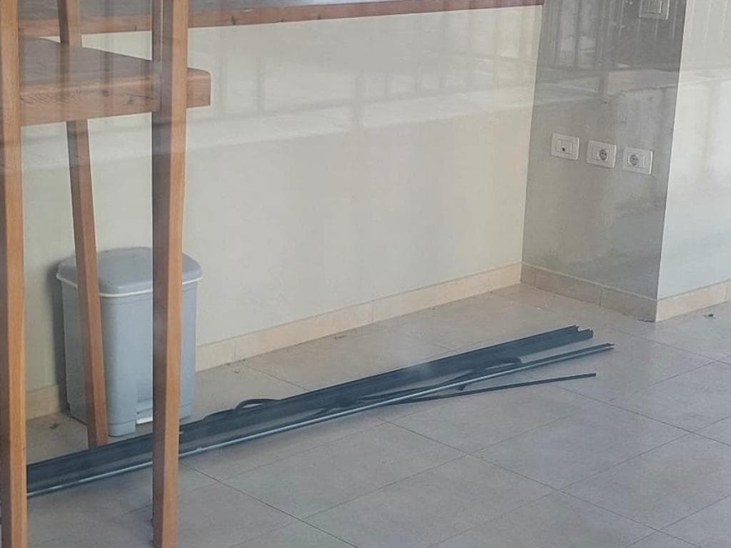 Jepet me qera ambient bisnesi prane stacionit te trenit Totali i metrave :53 m 2