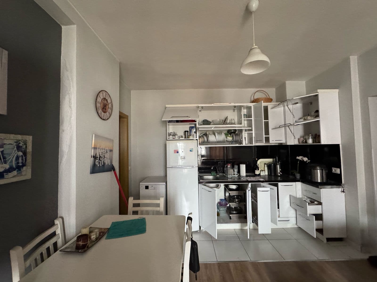 Jepet me qira apartament 2+1 ne Kamez ( prane Rrethit te Ullirit) 2