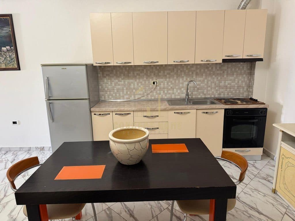 Shitet apartament 2+1+ Parkim ne Astir. 2