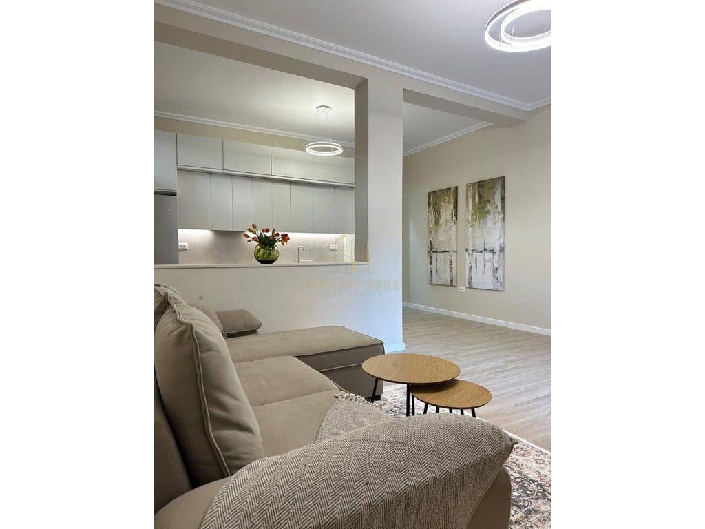 Jepet me qera apartament 1+1 tek 4