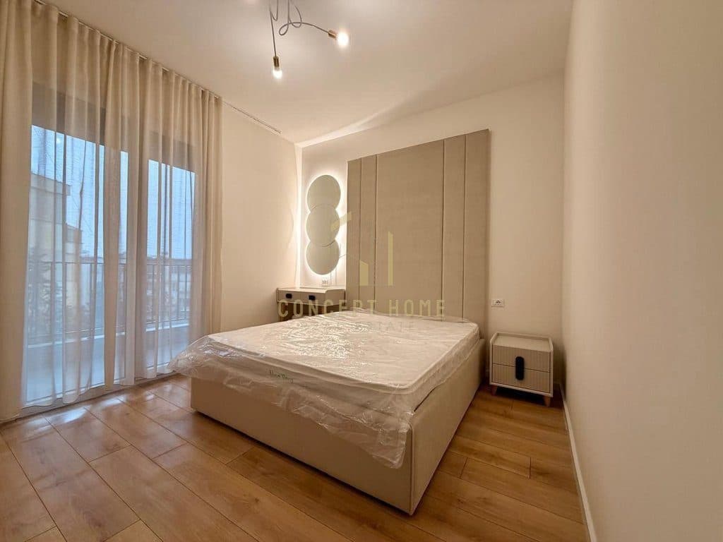 Jepet me qera apartament 1+1 tek Komuna e Parisit 4
