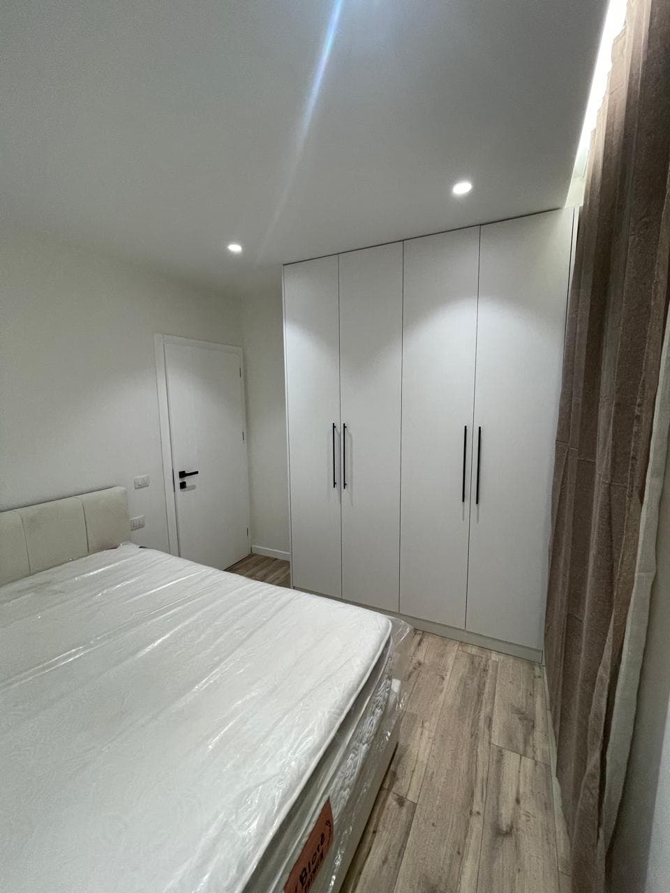 Jepet apartament 2+1 me qera tek 'Univers City' 4