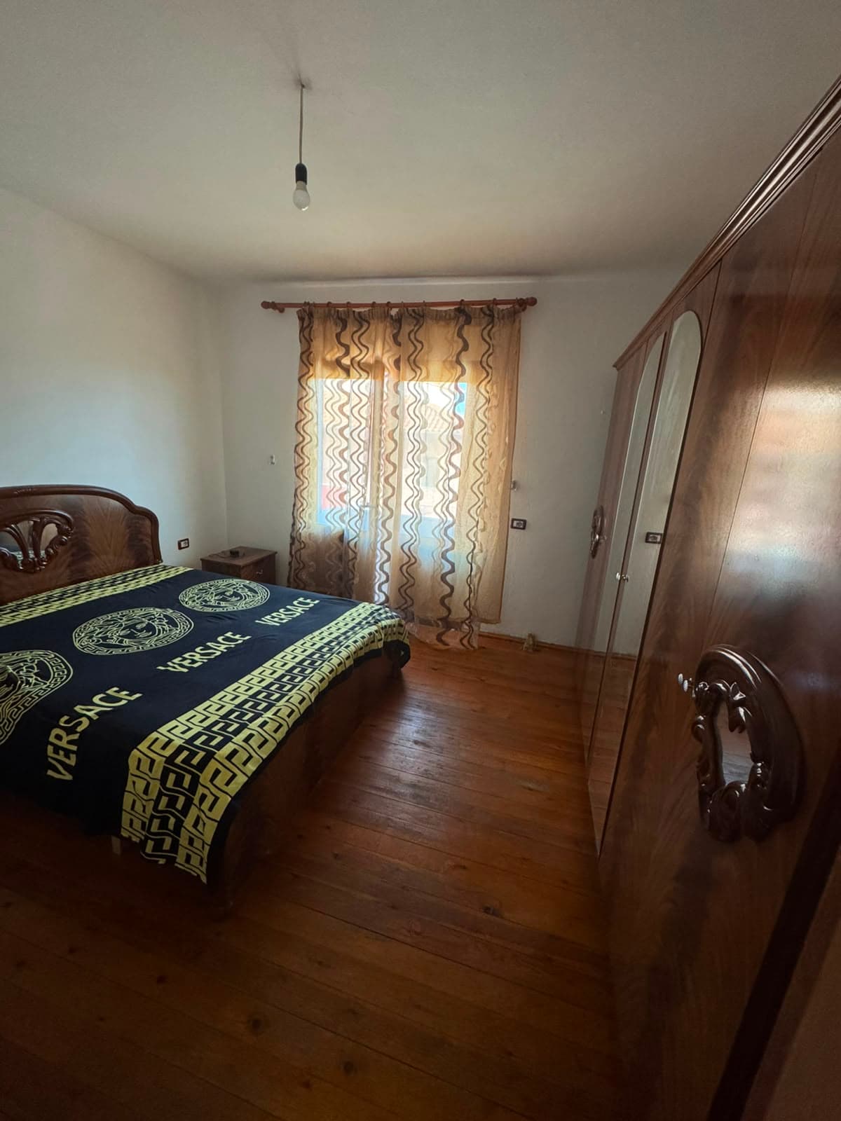 Jepet me qera Apartamenti 2+1 ne Allias/Cmimi: 38.000Leke/ muaj 4