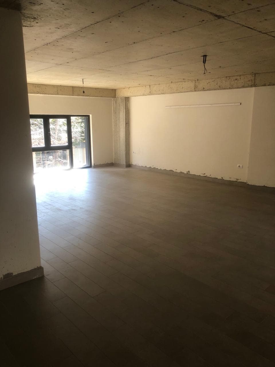 Jepet ambjent biznesi me qera tek Pazari Ri-800 euro/muaji 2