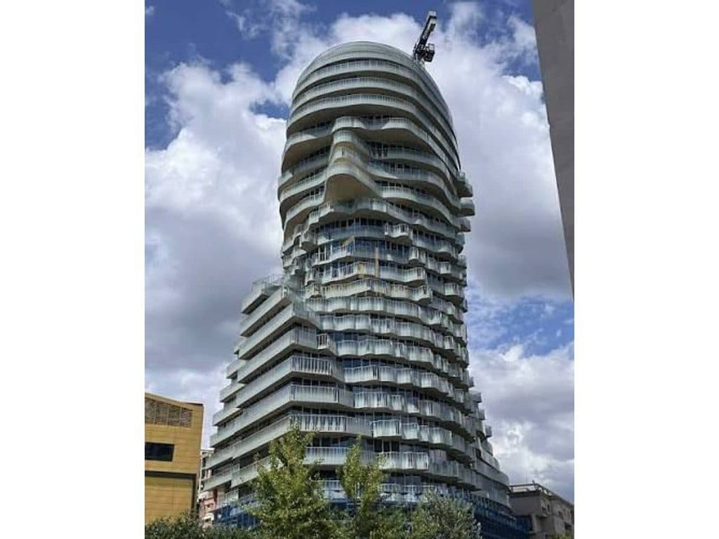 Shitet apartament 1+1 ne Qender " Tirana Rock Tower"