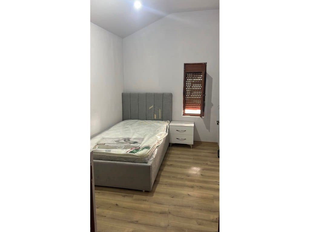 Jepet me qera shtepi private 2+1 ne Paskuqan 3
