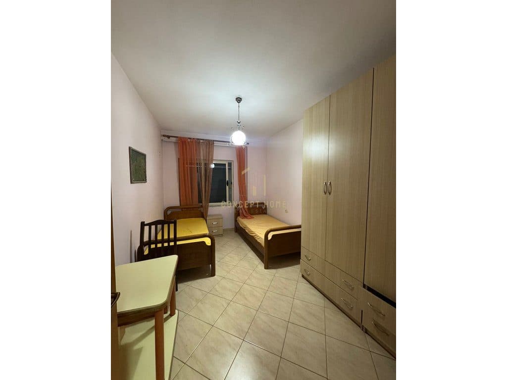 Jepet Apartament me qera 2+1+2 tek Komuna e Parisit 4