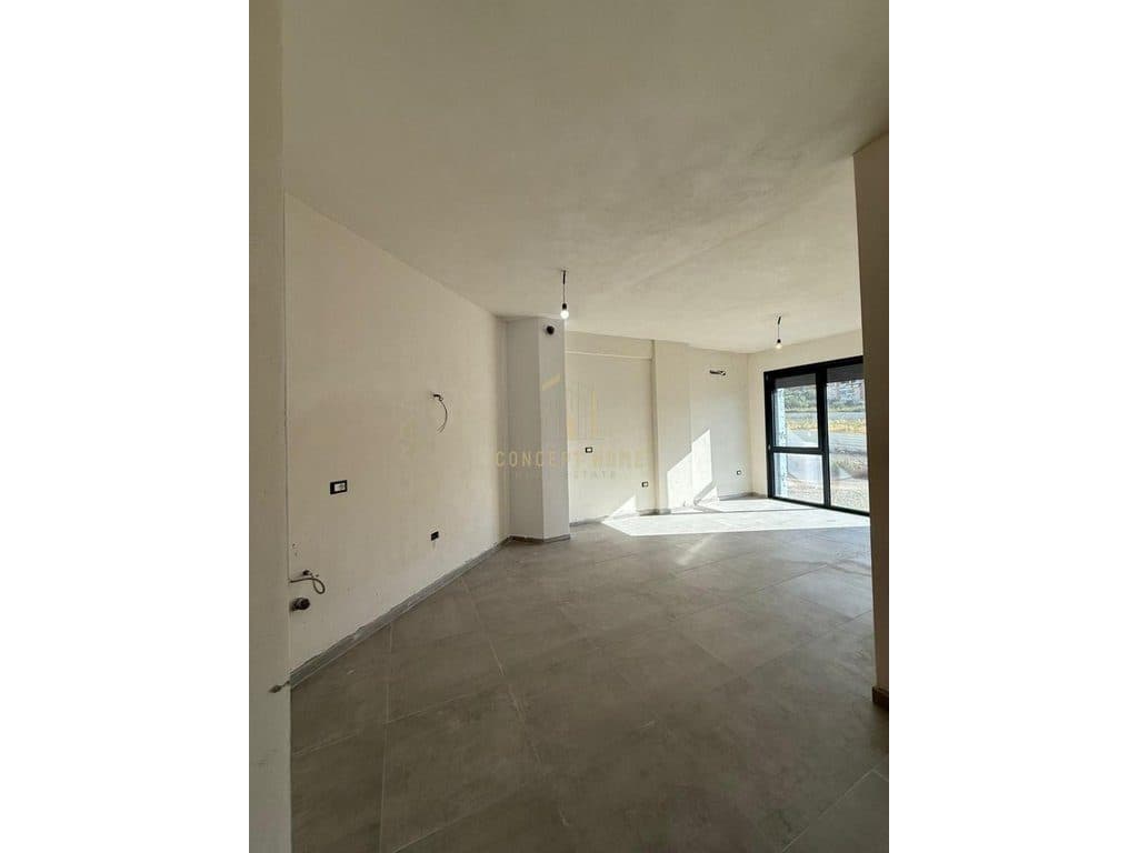 Shitet apartament 2+1+2+1 Liqeni i Thate !!! Met Invest