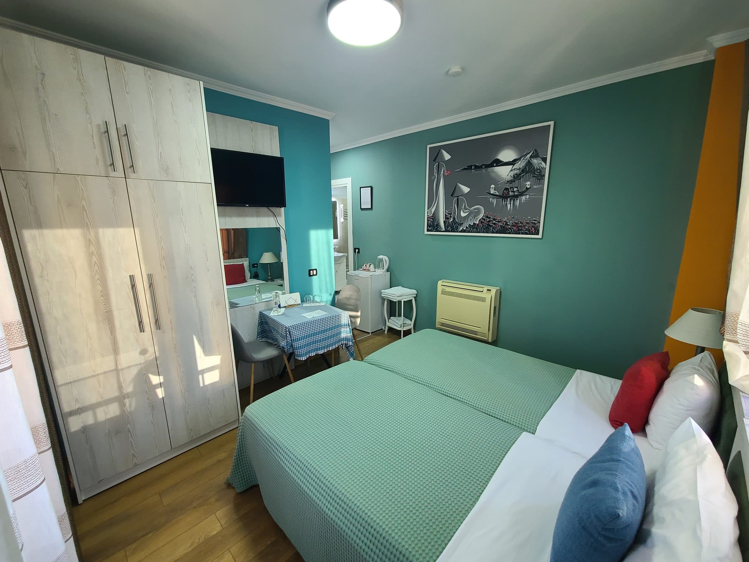 Shitet Hotel ne Qender te Tiranes