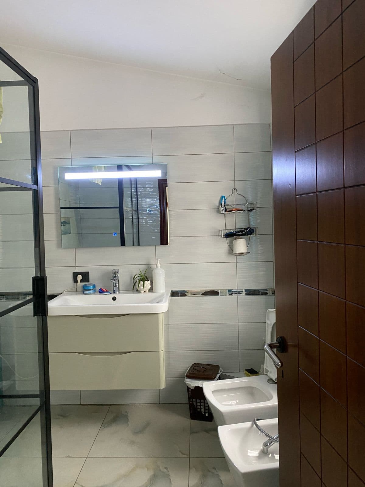 Penthouse 3+2 për Qira në Kopshti Zoologjik, Tiranë - 1000€ | 300 m² 2