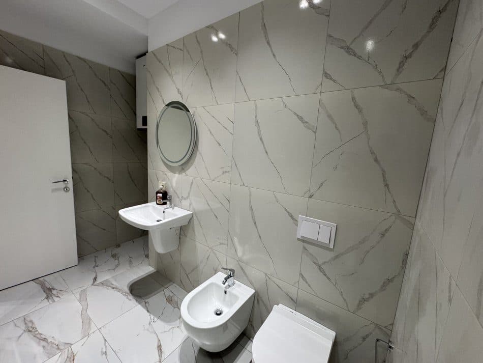 Jepet me qera apartament 2+1+Parkim Ne Qender 2