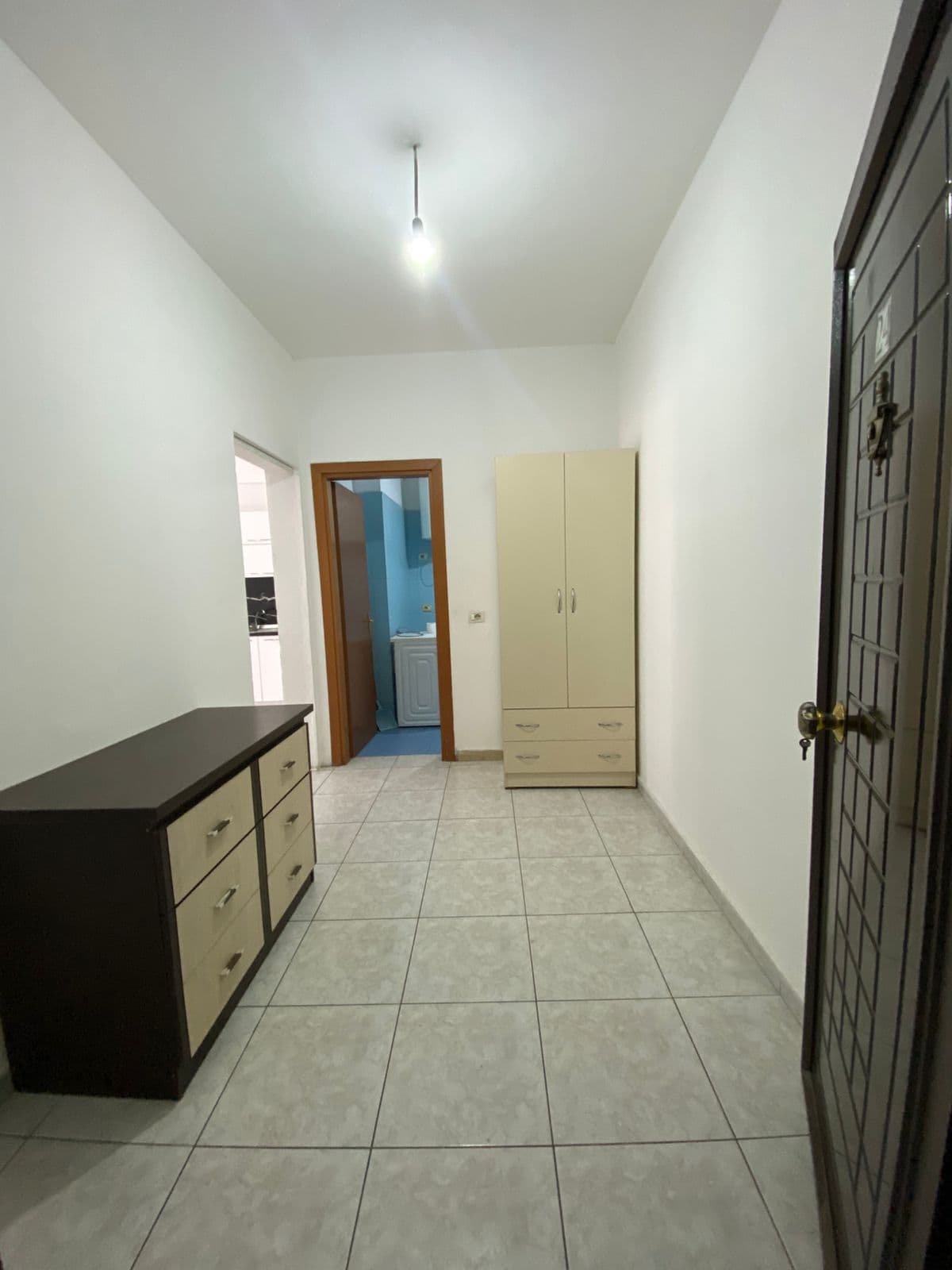 Jepet me qera Apartament 1+1 tek Kthesa E Kamzes/38,000 leke