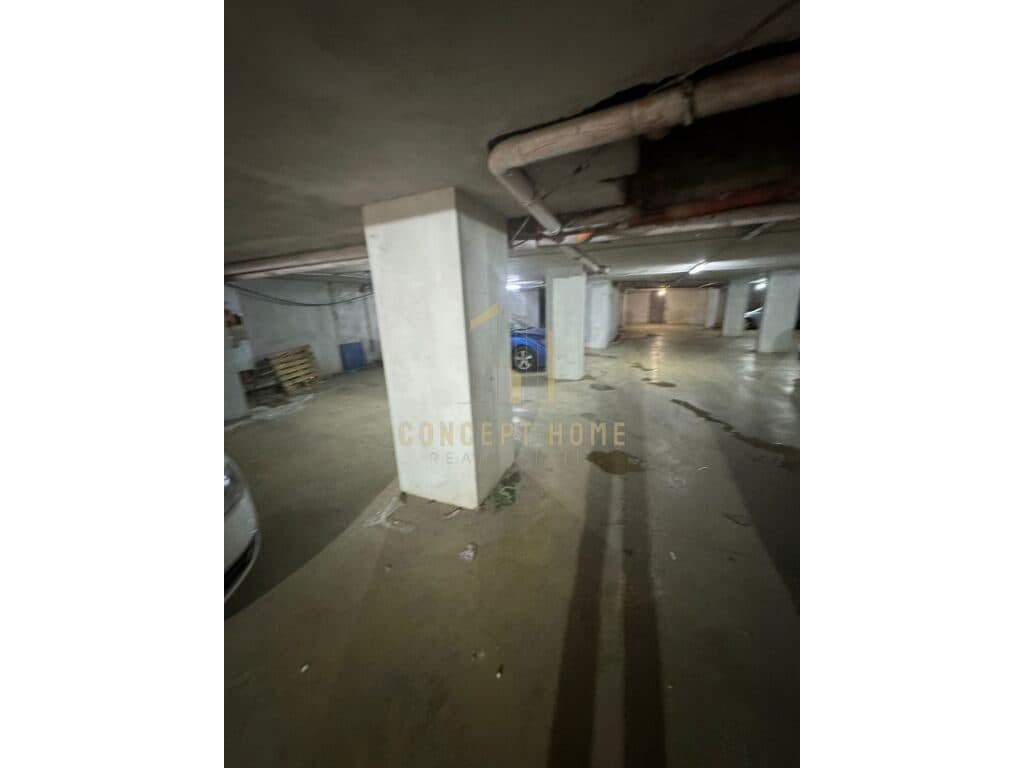 Garazh për Shitje në Rrugën 5 Maji, Tiranë - 405,000€ | 1300 m² 3