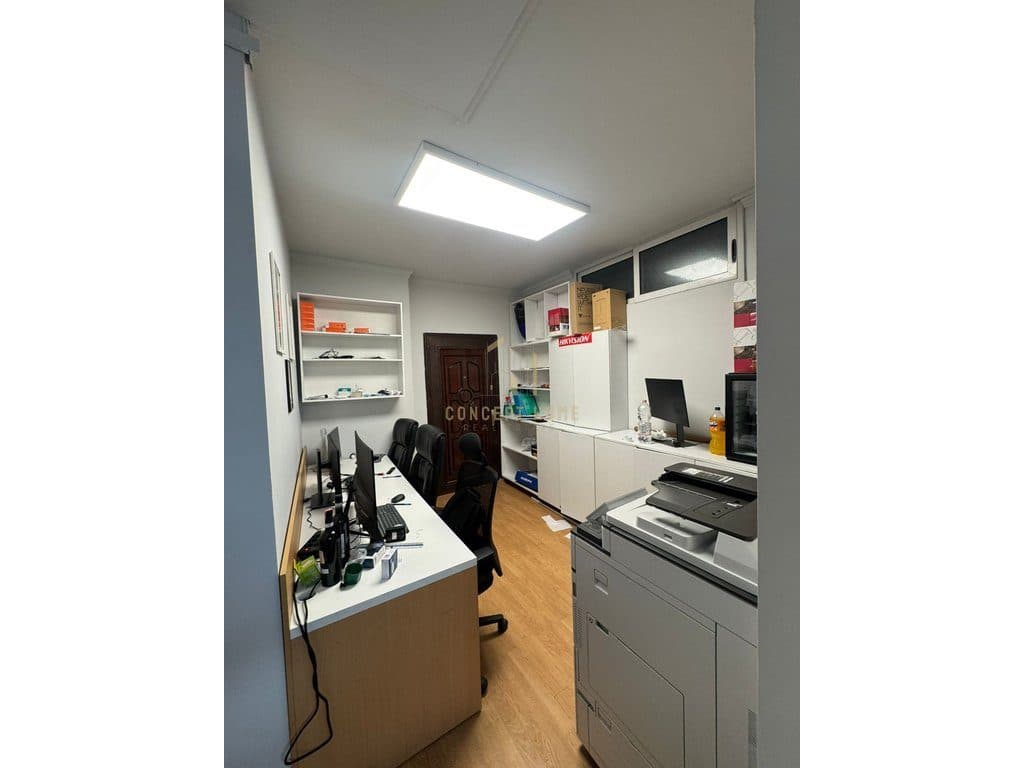 Dyqan 1+1 Me Qira në Komunën e Parisit, Tiranë - 400€ | 50 m² 2