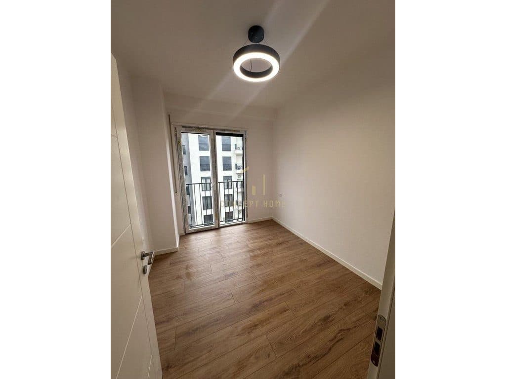 Shitet apartament 2+1+post parkimi ne Astir 3