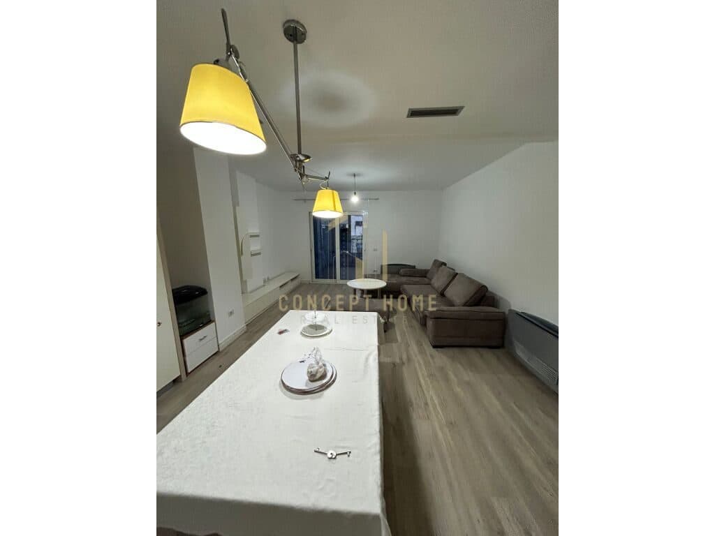 Jepet me qera Apartament 3+1+2+verande ne Yzberisht 43,000 leke/muaji 4