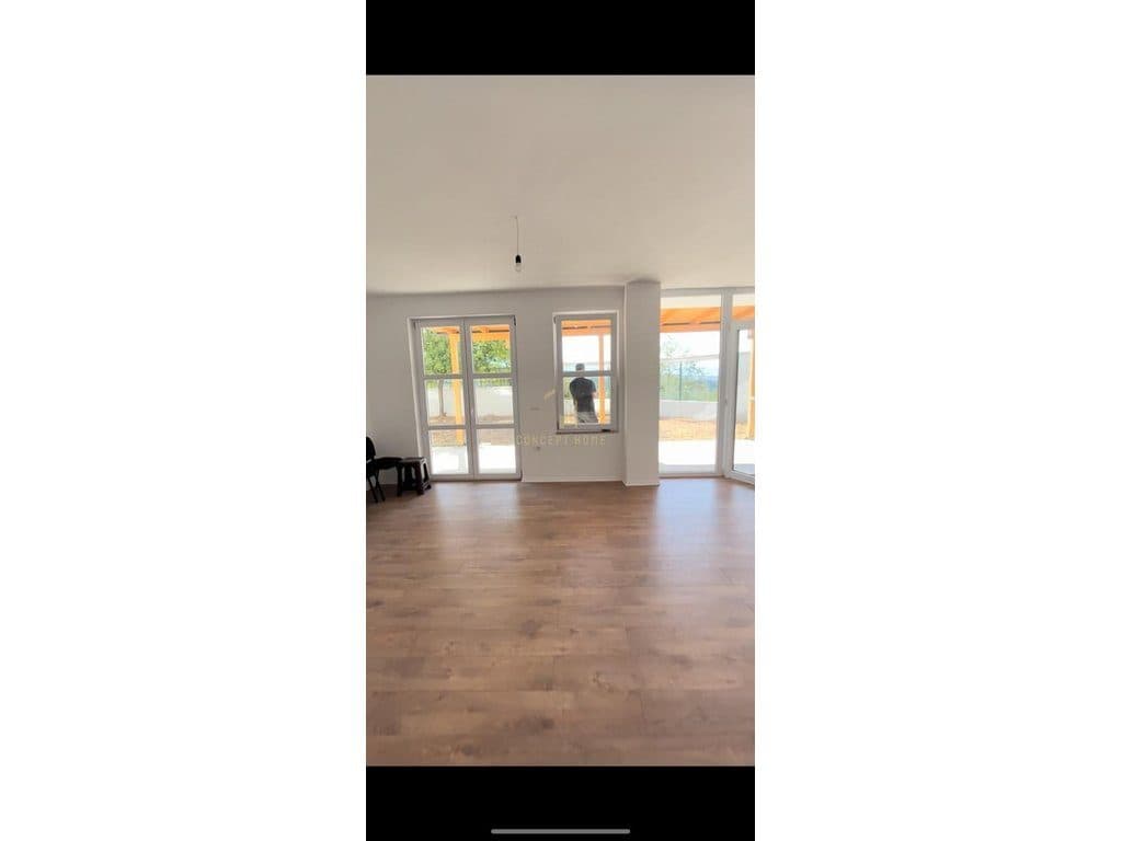Jepet me qera super apartament 2+1+2+garderobe ne Linze