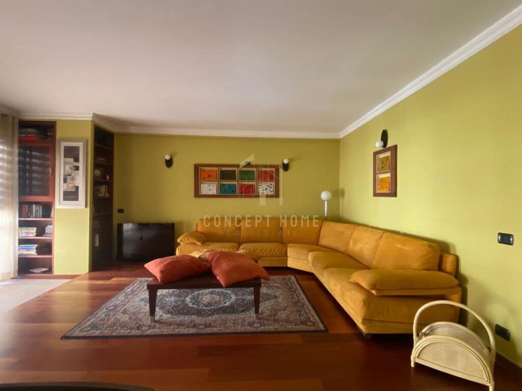 Apartament 2+1+2 për Qira tek Pazari i Ri, Tiranë - 850€ | 120 m²