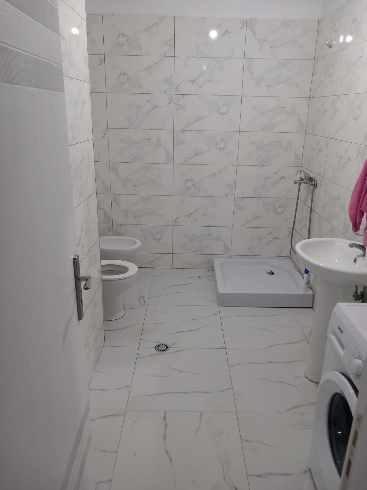Jepet me qira Apartament 2+1+2 ne Kamez 4