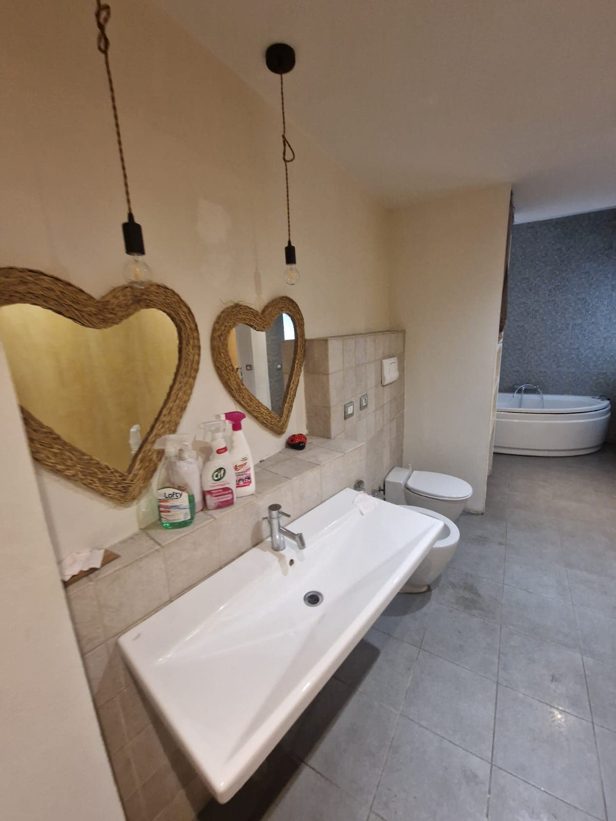 Shitet apartament 3+1+2+2 tek Zogu i Zi 3