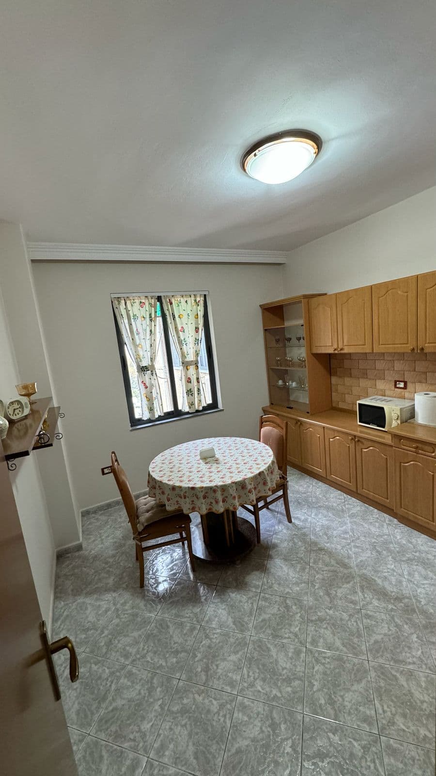Shitet Apartament 3+1+2 tek Zogu Zi 3