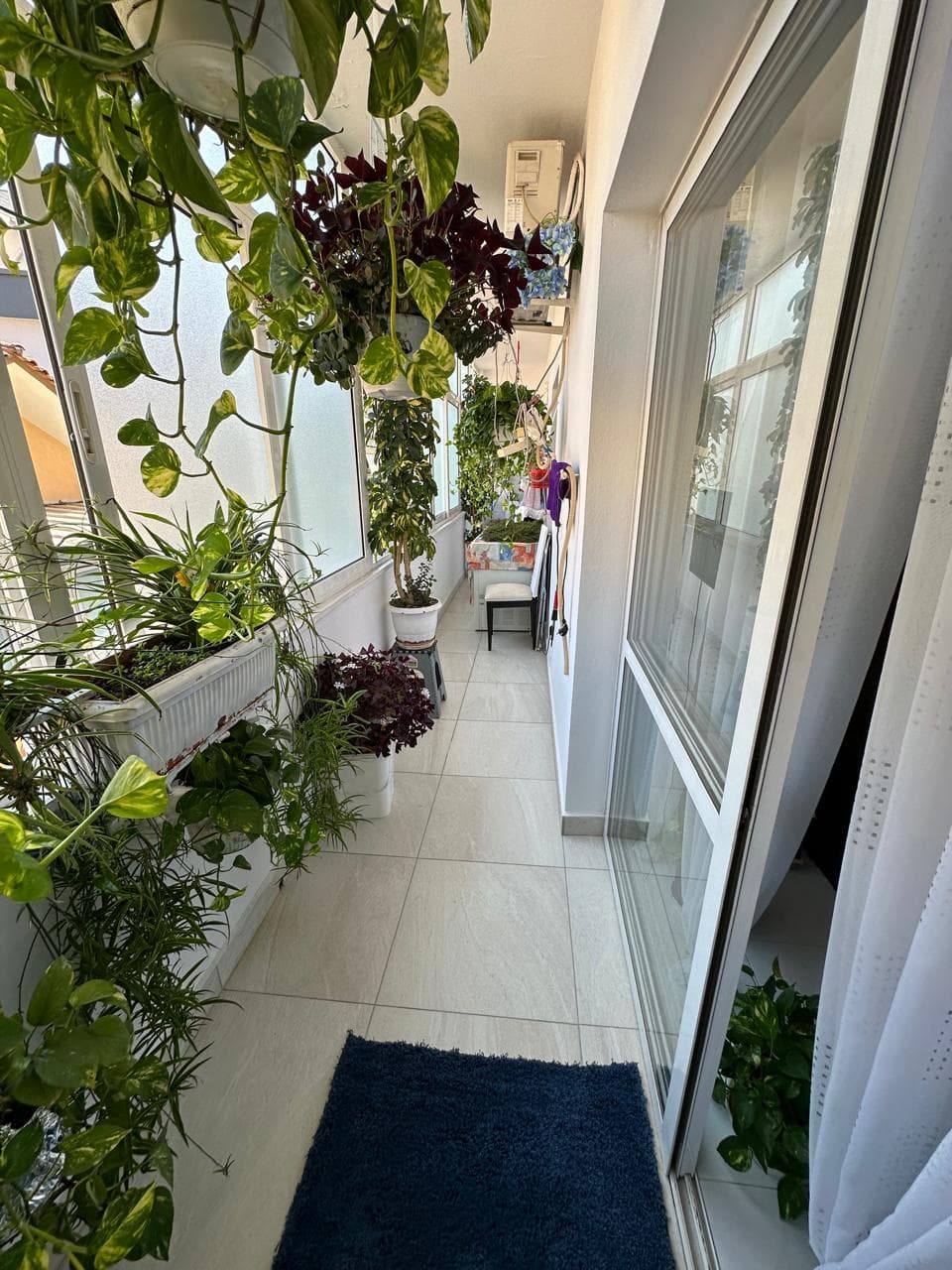 Jepet me qera apartament 3+1 tek Komuna e Parisit 2