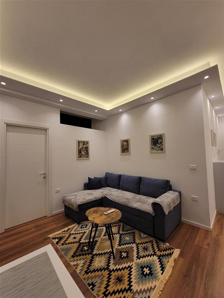 Jepet me qera Apartament 1+1 Tek Rruga e Durresit 3