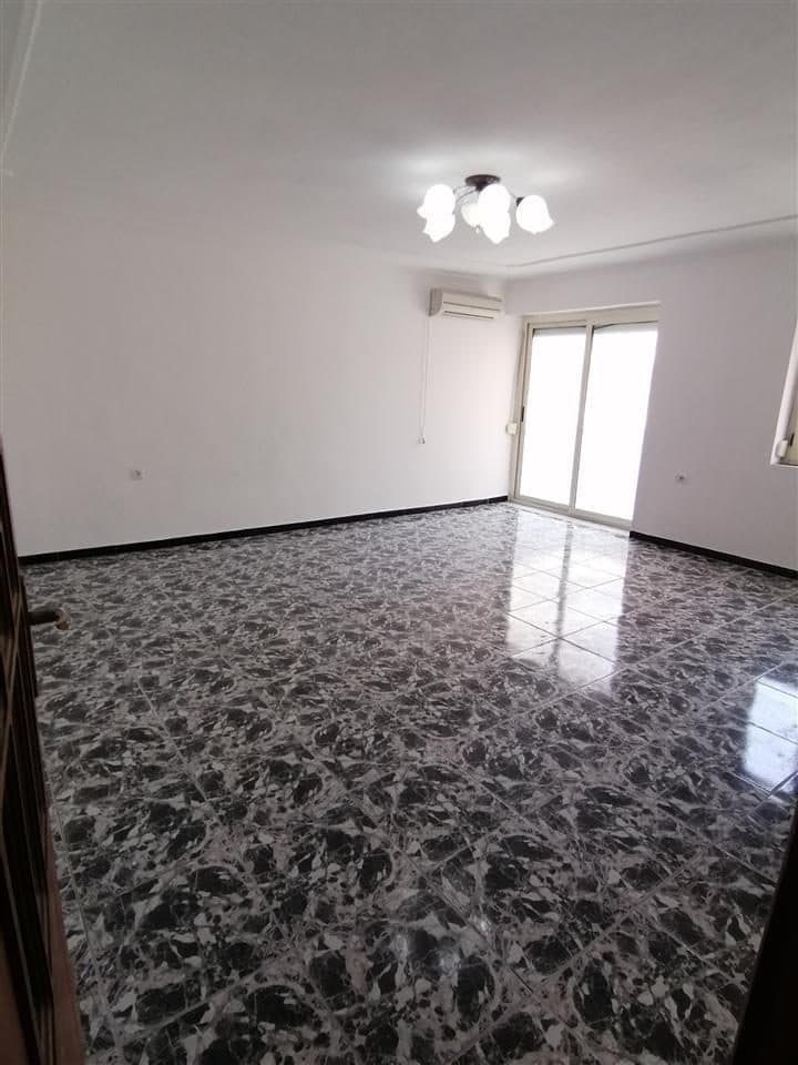 Apartament me qera 3+1 Myslym Shyri 2
