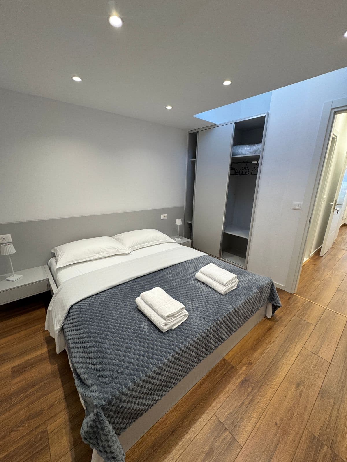 Jepet me qera Apartament 1+1 Tek Rruga e Durresit 3